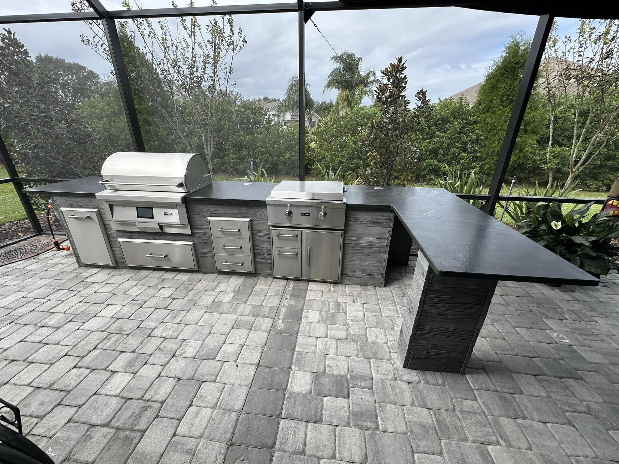 Custom Barnwood Outdoor Kitchen with Built-In Pellet Grill and Flat Top Griddle – Lakeland, FL